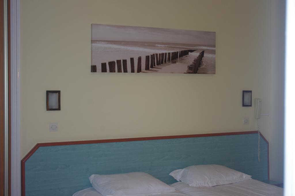 Hotel Des Bains Saint-Jean-le-Thomas Eksteriør bilde