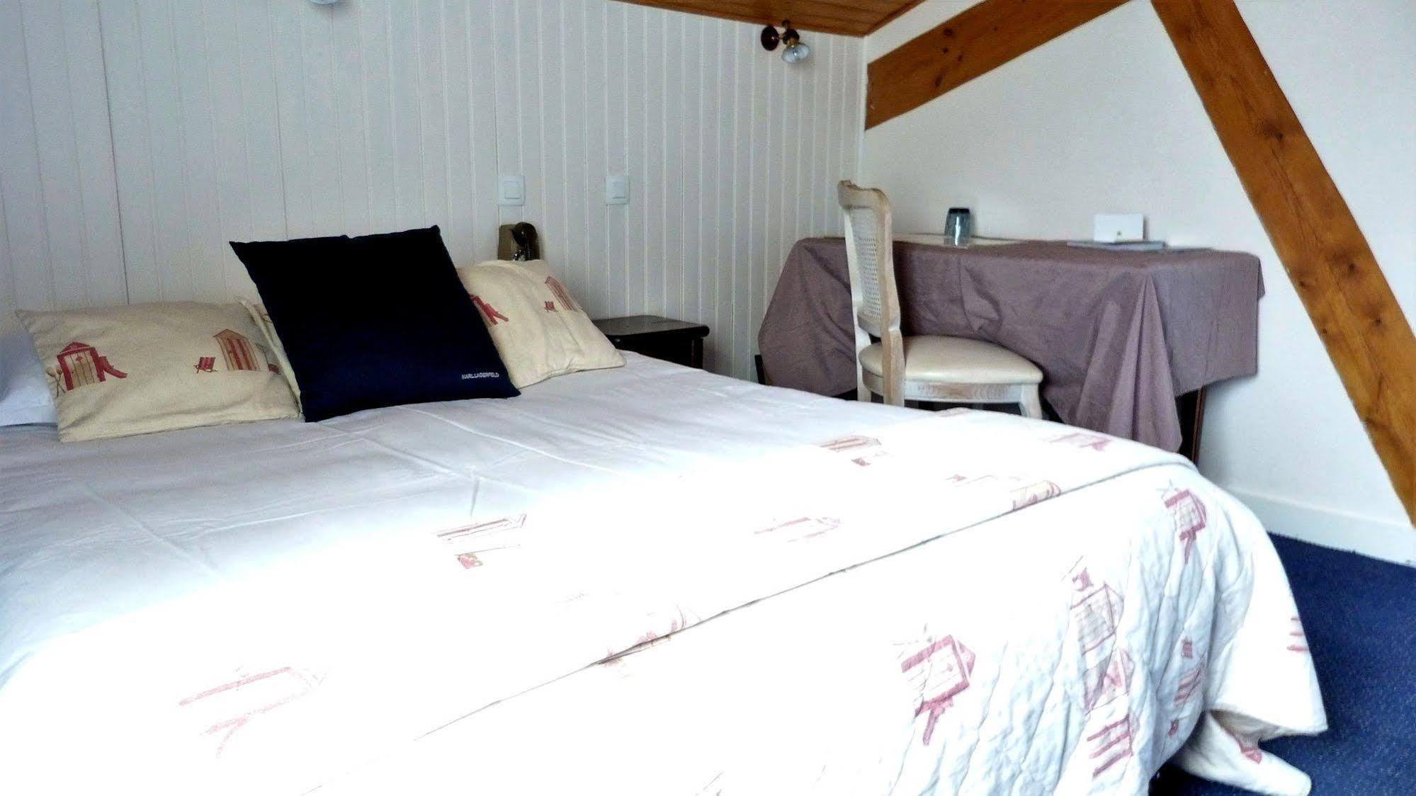 Hotel Des Bains Saint-Jean-le-Thomas Eksteriør bilde